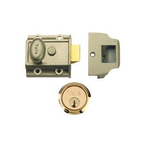 Non-Deadlocking Nightlatch 40Mm Back Set Pb Cylinder Enamelled Body 706 Deadlocks & Night Latches