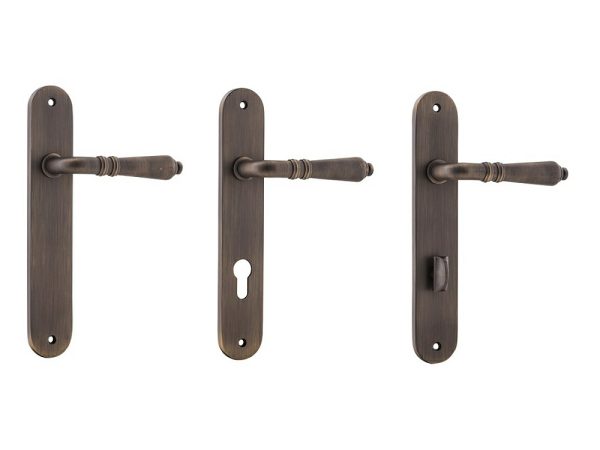 Sarlat Lever Door Handle On Oval Backplate Signature Brass – Customise To Your Needs Door Hardware